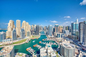 Airy and Cozy 2-Bedroom Apartment with Marina Views in DEC Tower 2